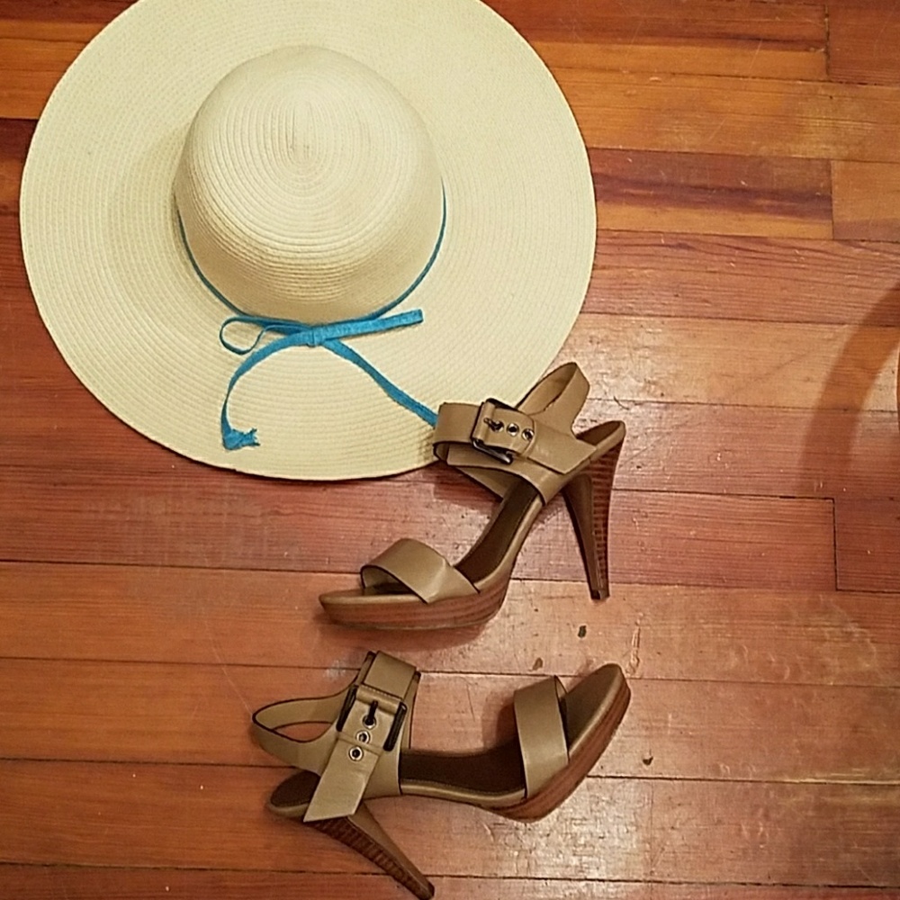 SALE!!!! Kelly & Katie 7.5 Tan Platform Heels