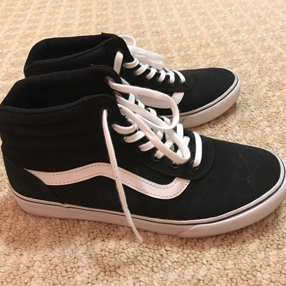 NEW NEVER WORN BLACK VANS