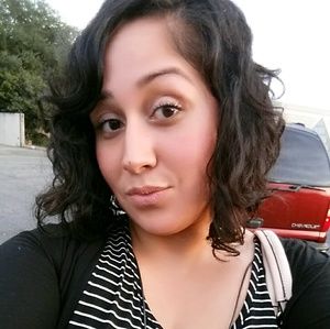 Meet your Posher, Violeta