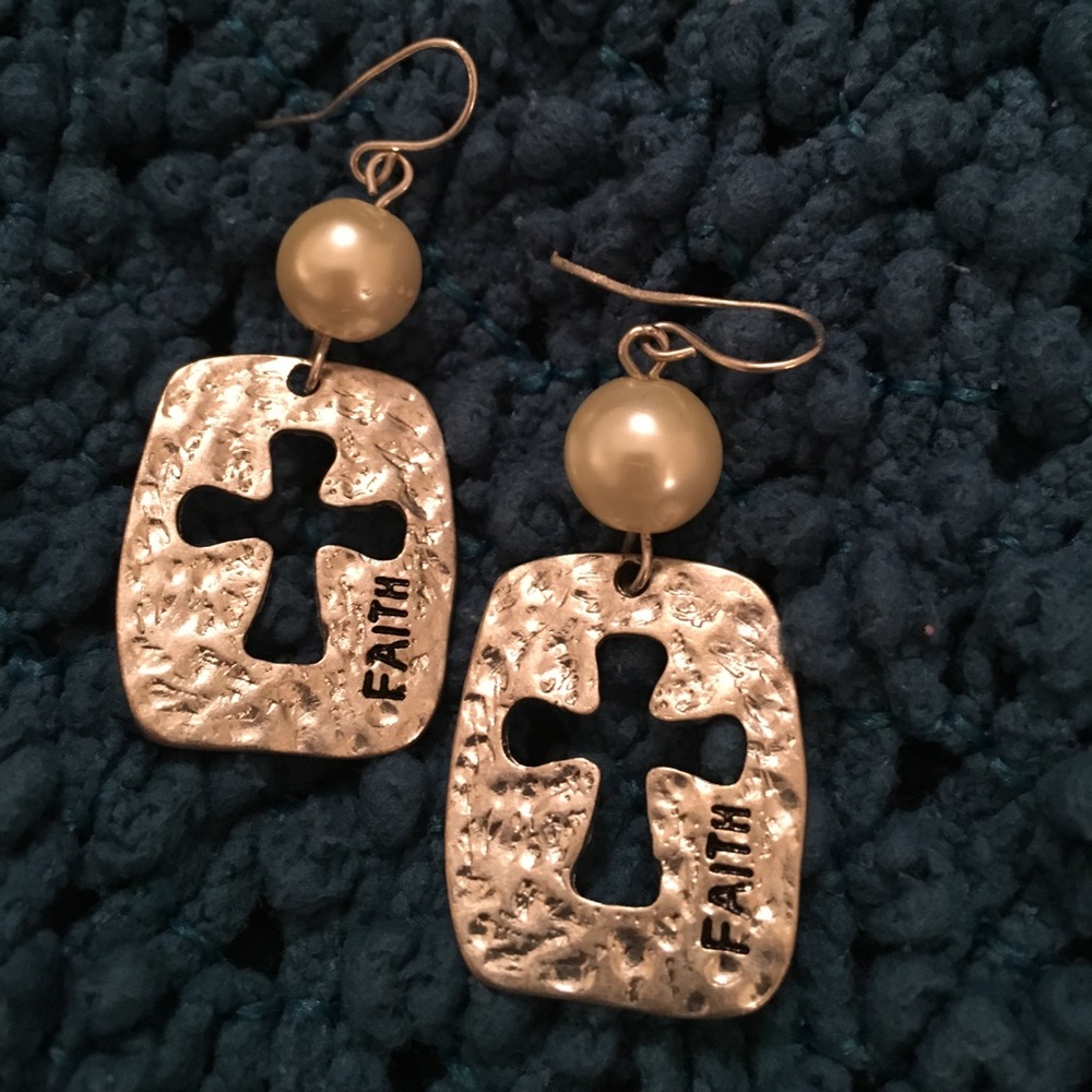 Silver and pearl "Faith" earrings