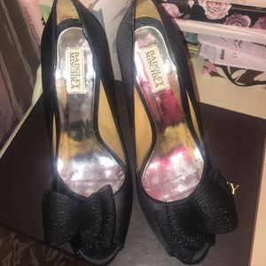 Badgley Mischka black satin bow heels