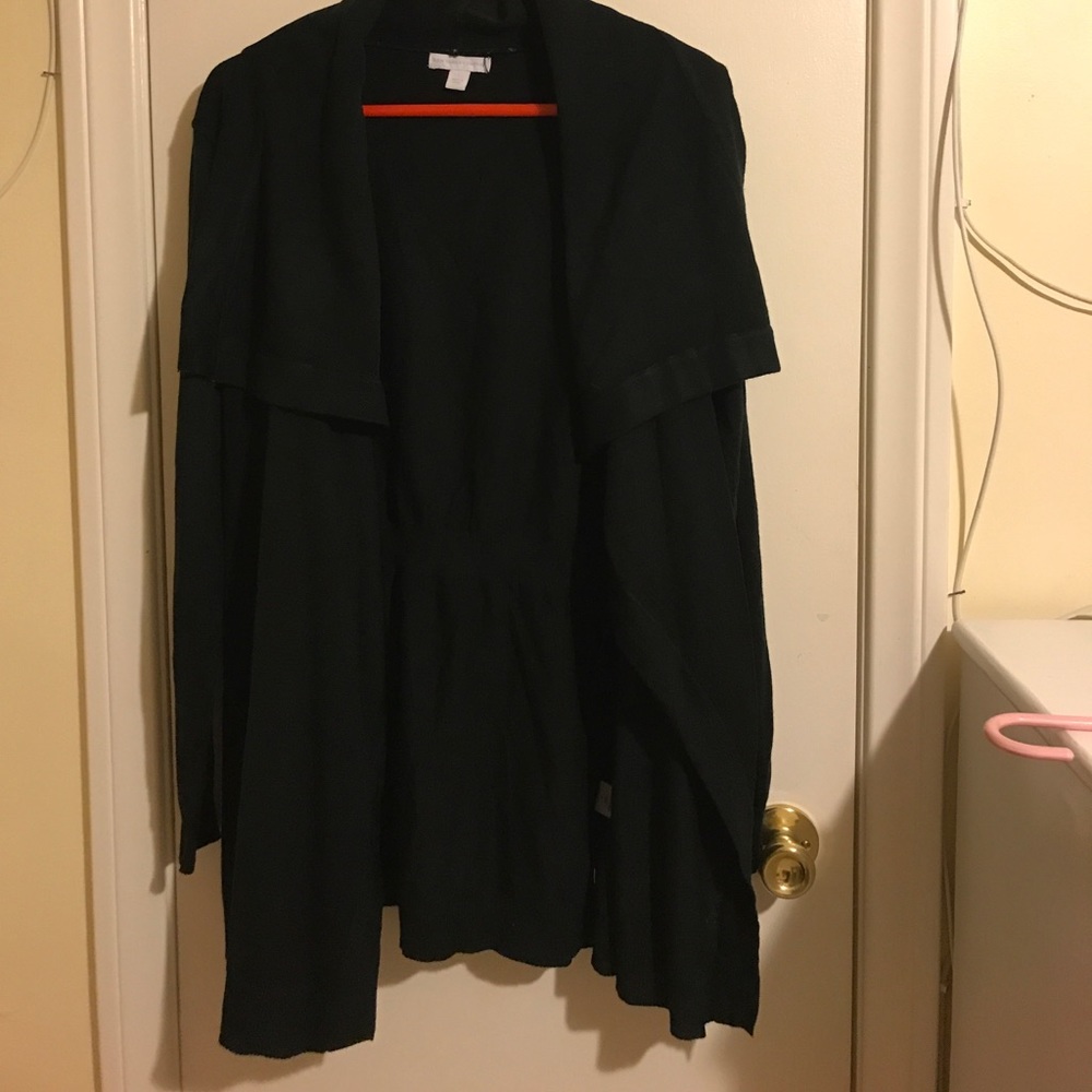 Black sweater with big collar,