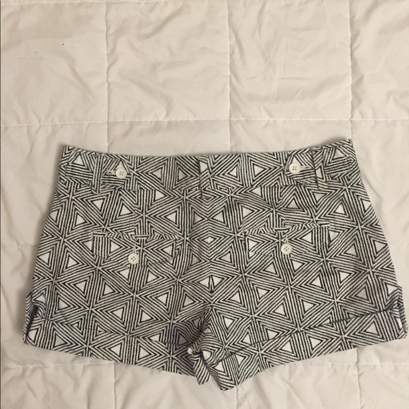 Express Shorts - Picture 2 of 2
