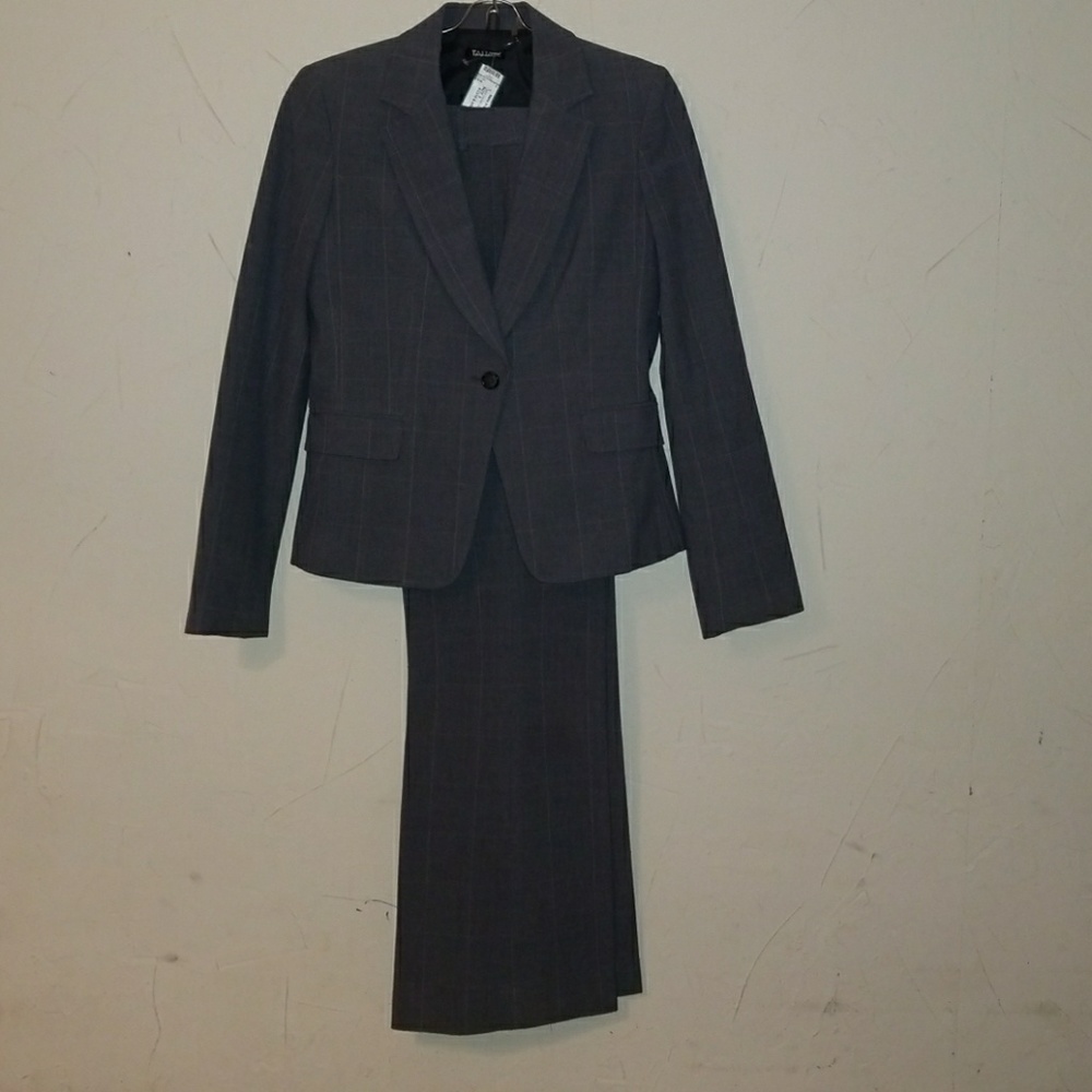 Tahari 2pc suit
