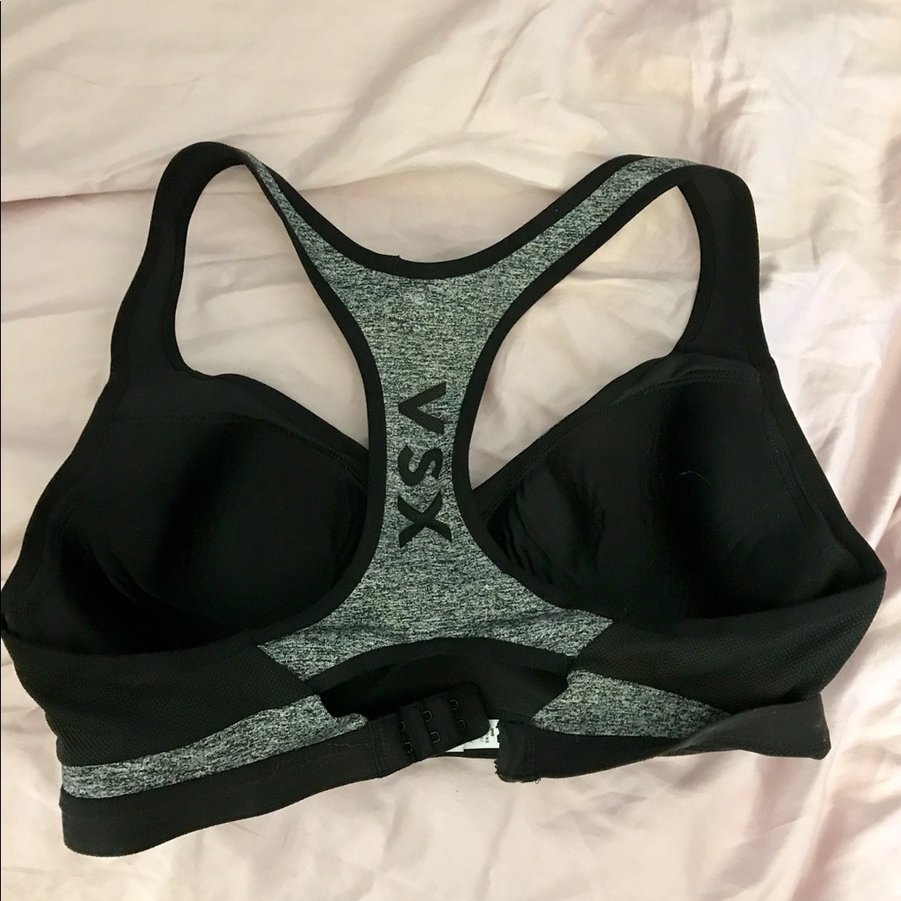 Victoria Secret // Sports bra 34D