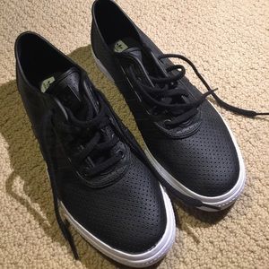 Adidas sneakers NEW black and white size 10