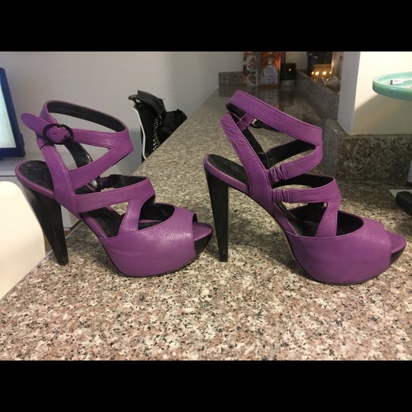 Alice & Olivia Purple Heels - Picture 2 of 7