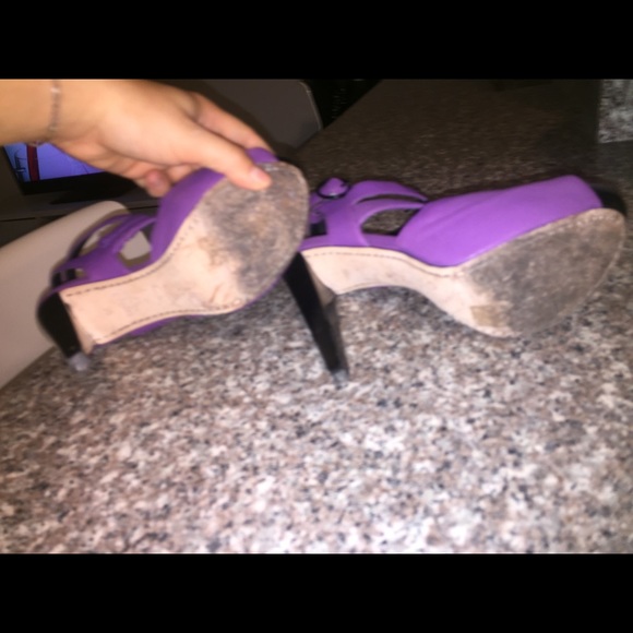 Alice & Olivia Purple Heels - Picture 6 of 7