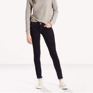 Lightly worn Levi skinny jeans!👖