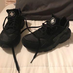 all black huaraches