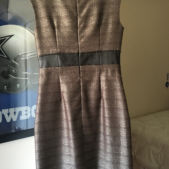 Tahari brown dress with sheen - Picture 4 of 6