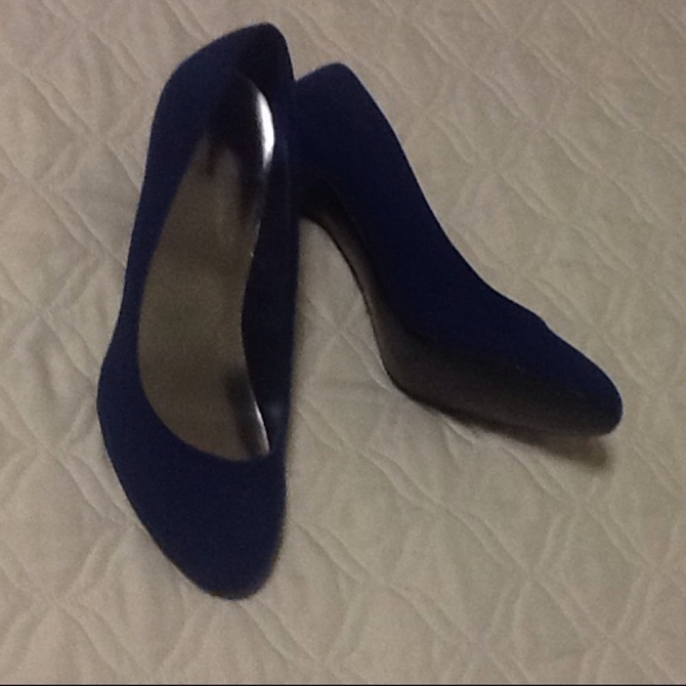 Pumps - Picture 2 of 3