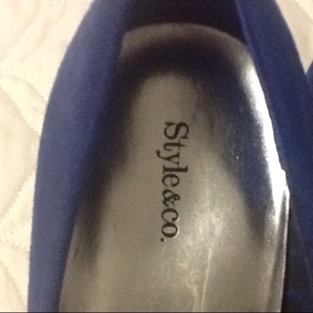 Pumps - Picture 3 of 3
