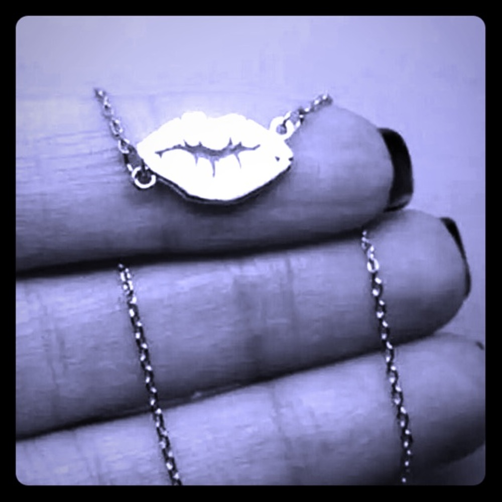 💋💋💋Silver Lips Necklace💋💋💋