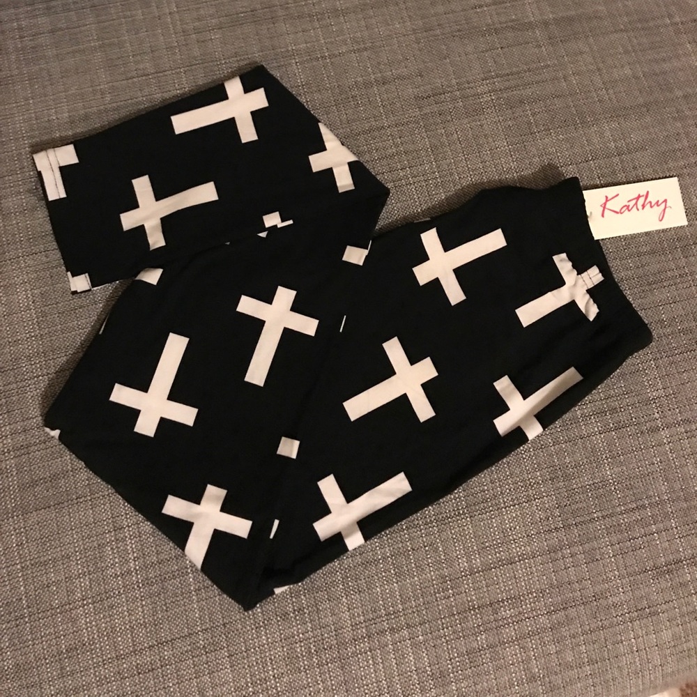 Black leggings with white crucifix pattern NWT