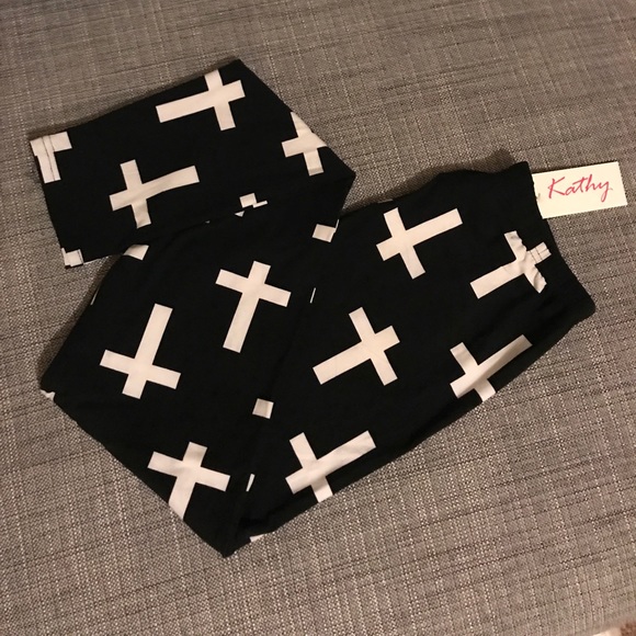 Black leggings with white crucifix pattern NWT - Picture 1 of 4