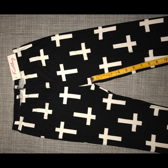 Black leggings with white crucifix pattern NWT - Picture 2 of 4