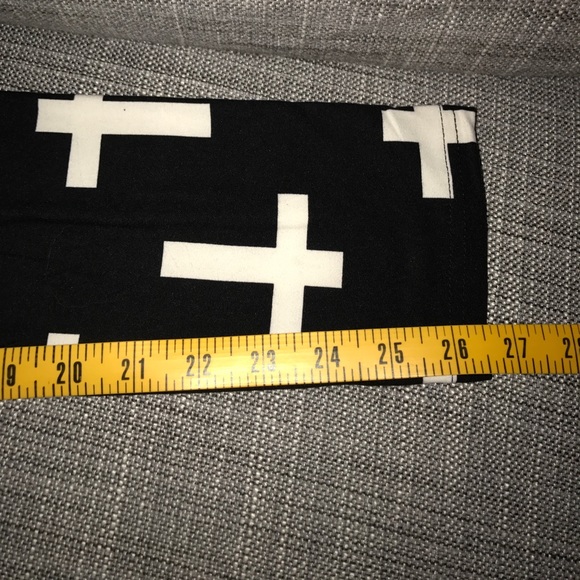 Black leggings with white crucifix pattern NWT - Picture 4 of 4