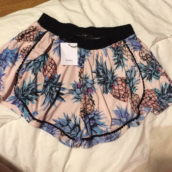 Bershka Pants - Flowy Shorts
