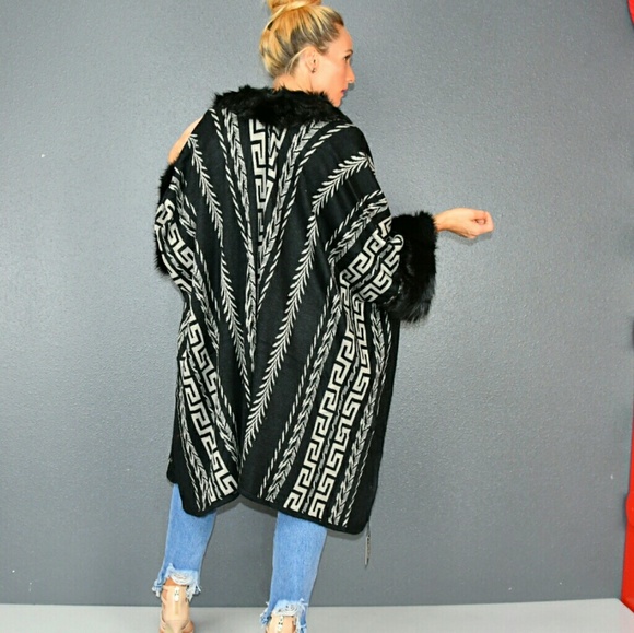 GORGEOUS PONCHO/SHRUG 💋LAST 1💋 - Picture 4 of 4