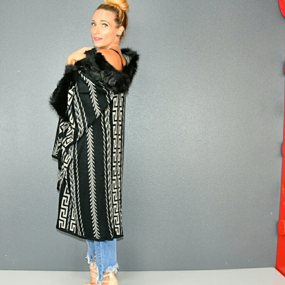 GORGEOUS PONCHO/SHRUG 💋LAST 1💋 - Picture 3 of 4