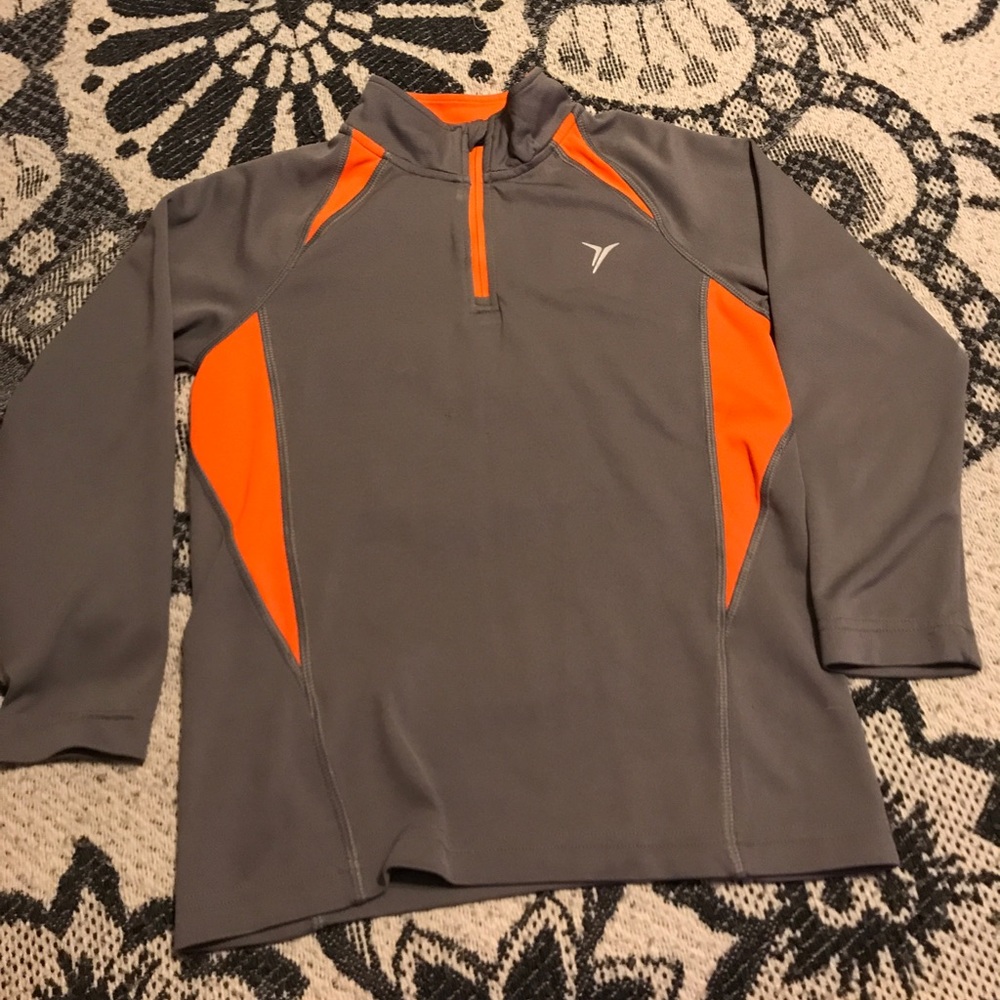 Boys pullover shirt.