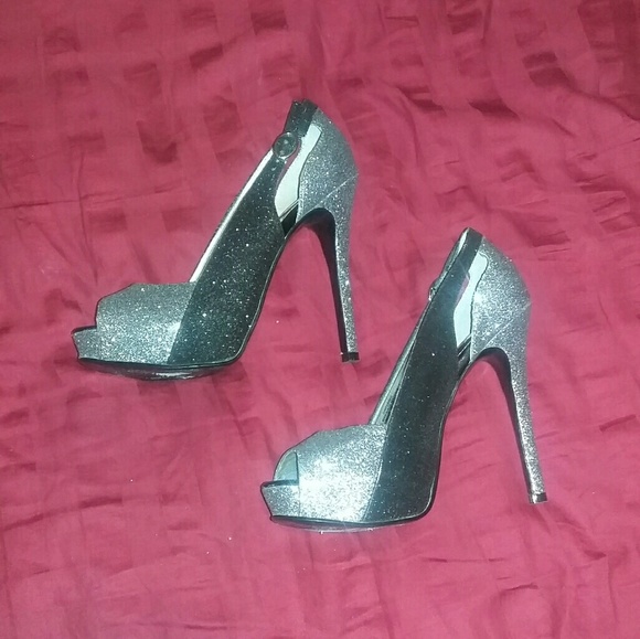 💋GUESS HONDO GLITTER PUMPS - Picture 3 of 5