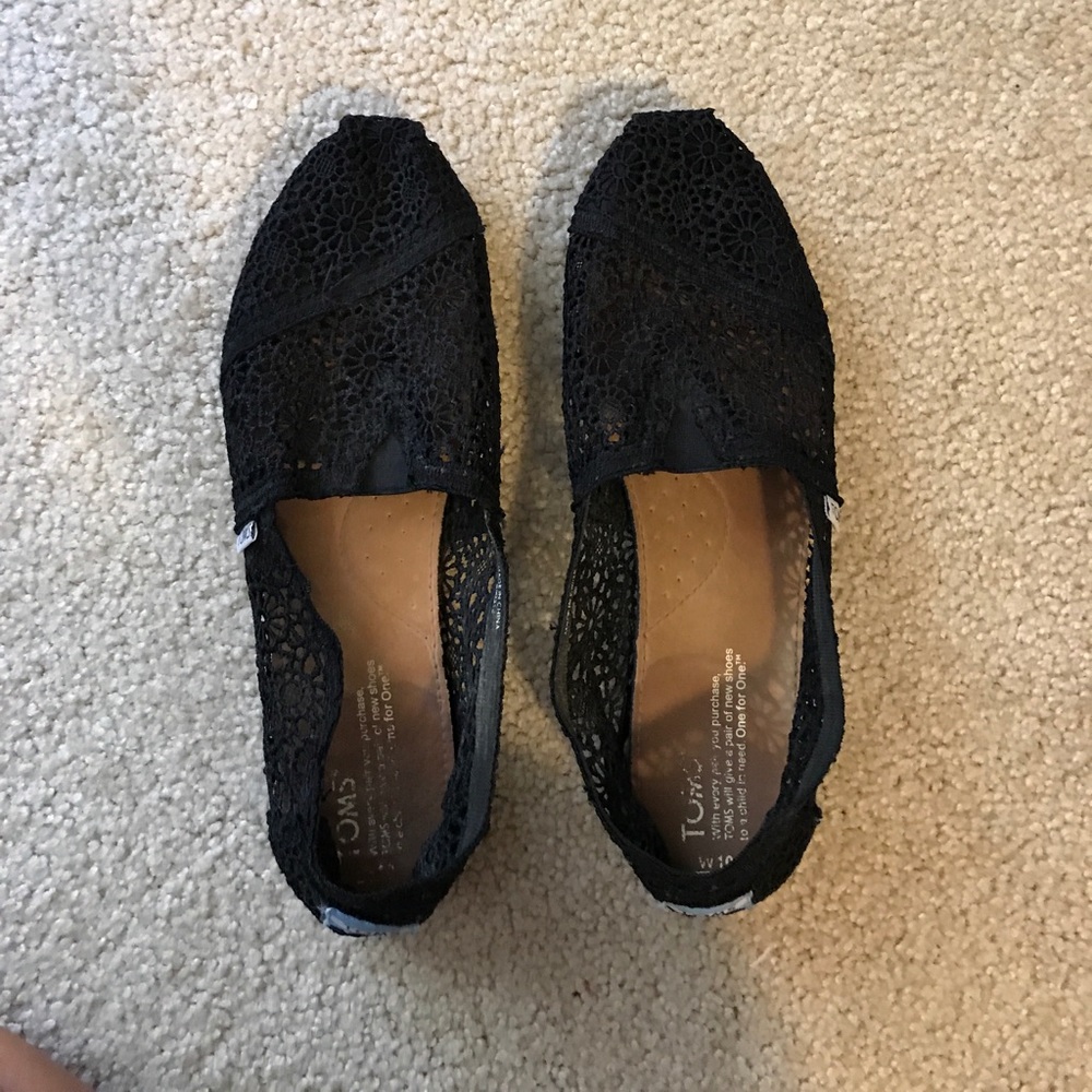 TOMS SHOES