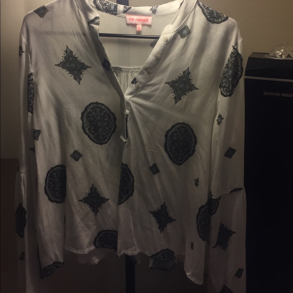 Crop top 🔔 sleeves super cute