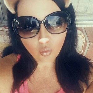 Meet your Posher, Christal