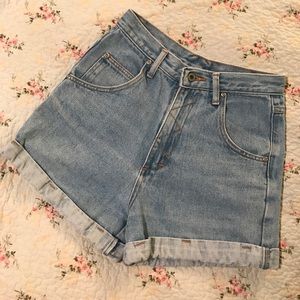 ✨SOLD✨Vintage 90s High Waisted Denim Short