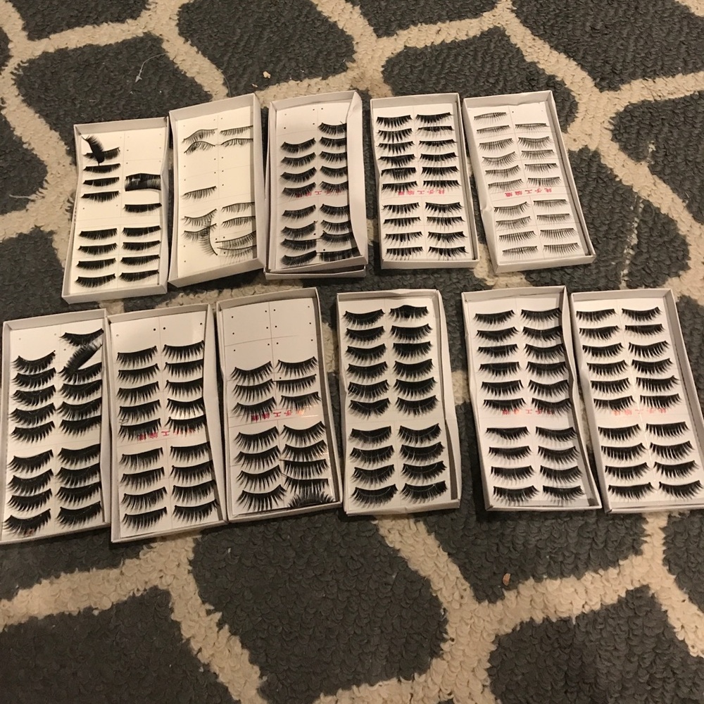 Eyelash lot!