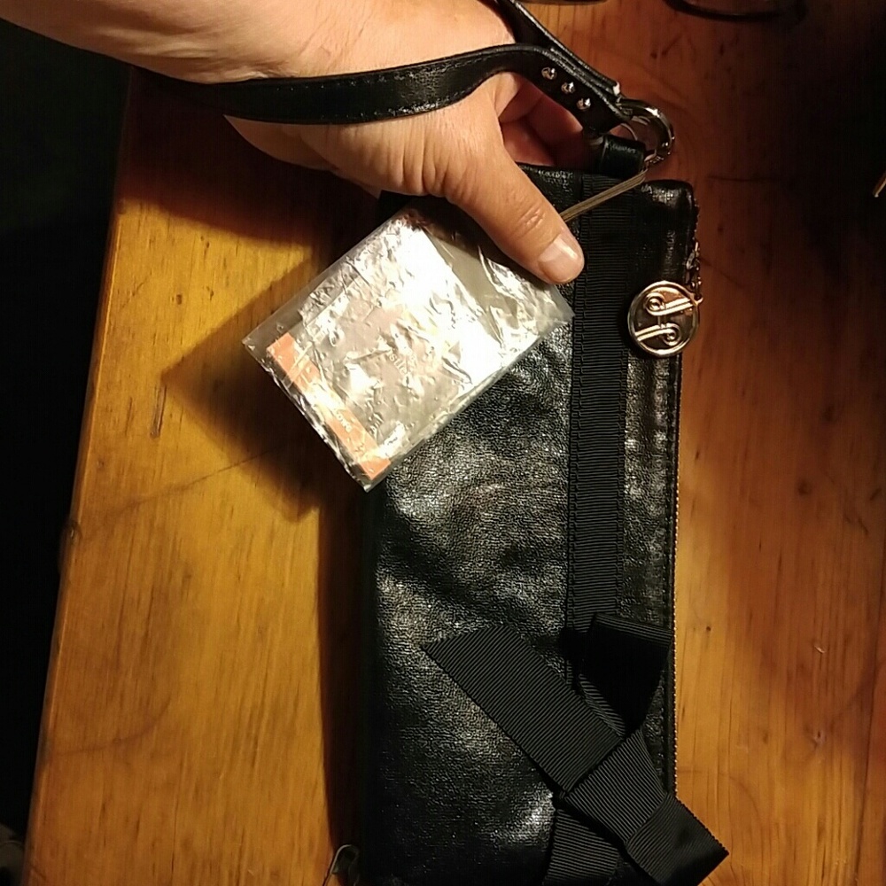 2 Wristlets - Picture 4 of 6
