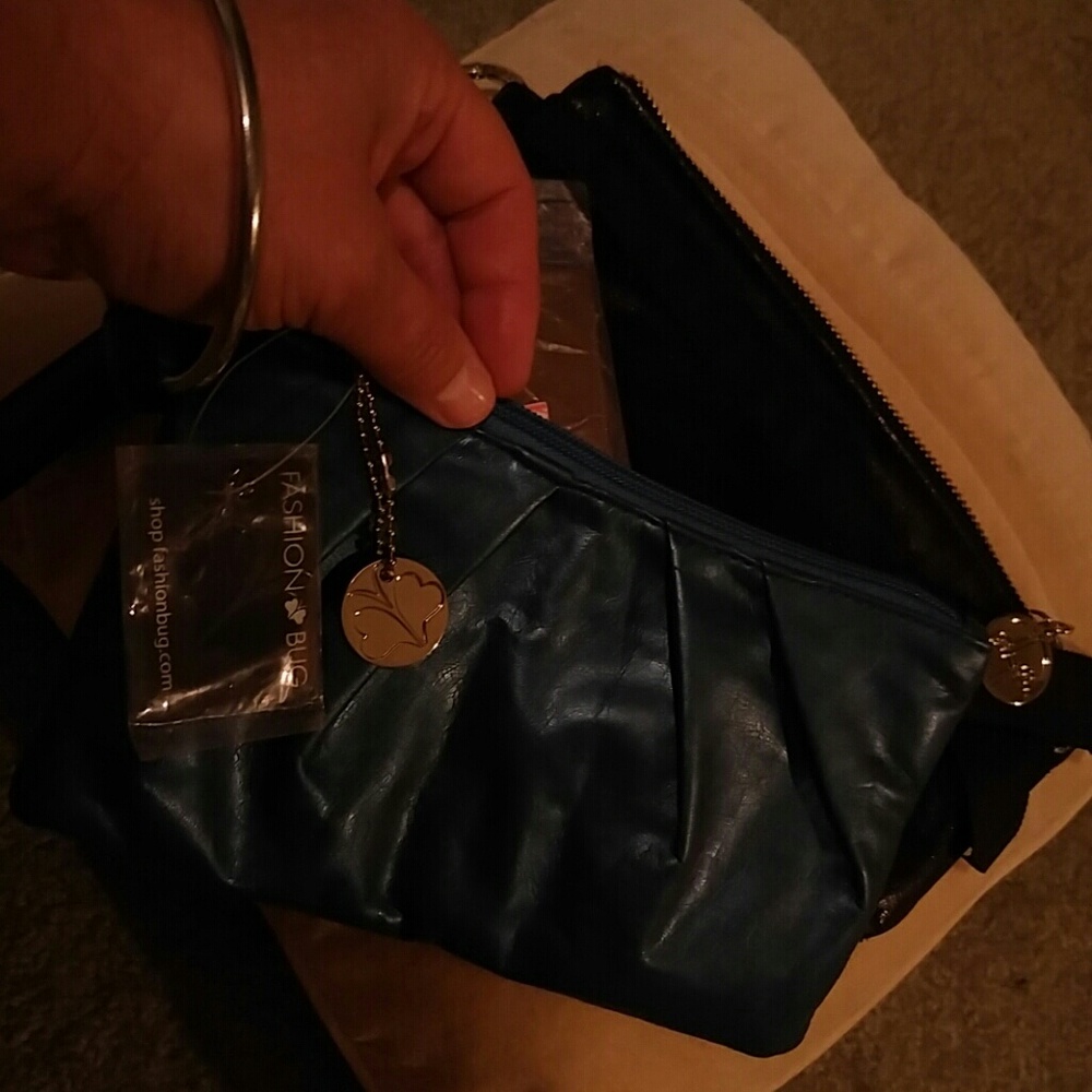 2 Wristlets - Picture 6 of 6