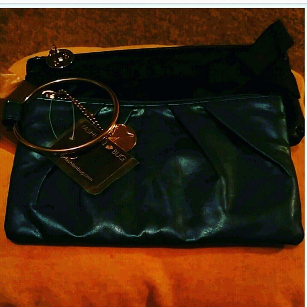2 Wristlets - Picture 3 of 6