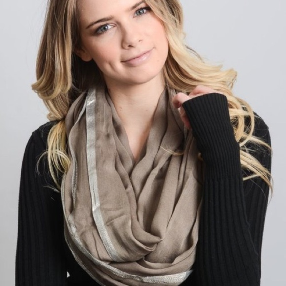 🆕MOCHA Metallic Infinity Scarves