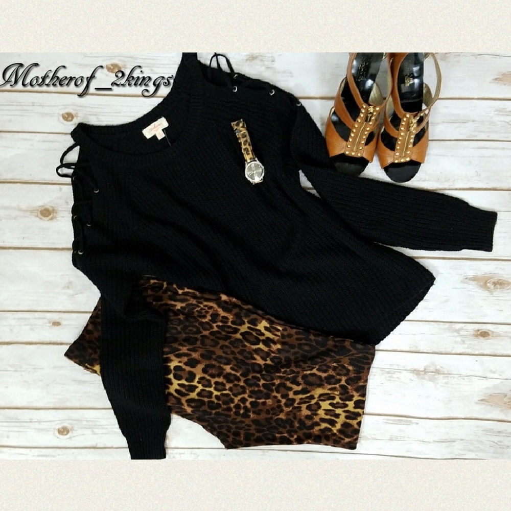 💥LAST ONE💥♠BLACK CAGED SHOULDER SWEATER - Picture 2 of 5