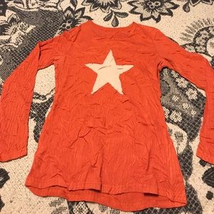 Woman's long sleeve shirt.