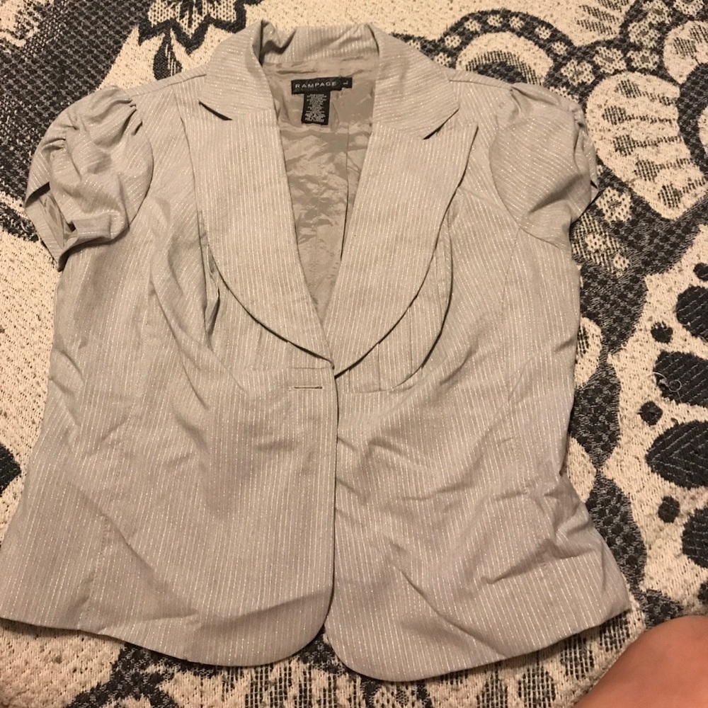 Short sleeve blazer.