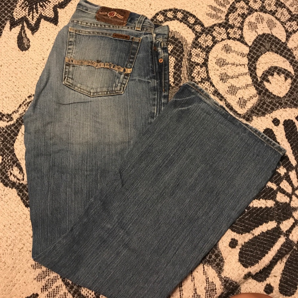 Woman's Lucky Brand Jeans.