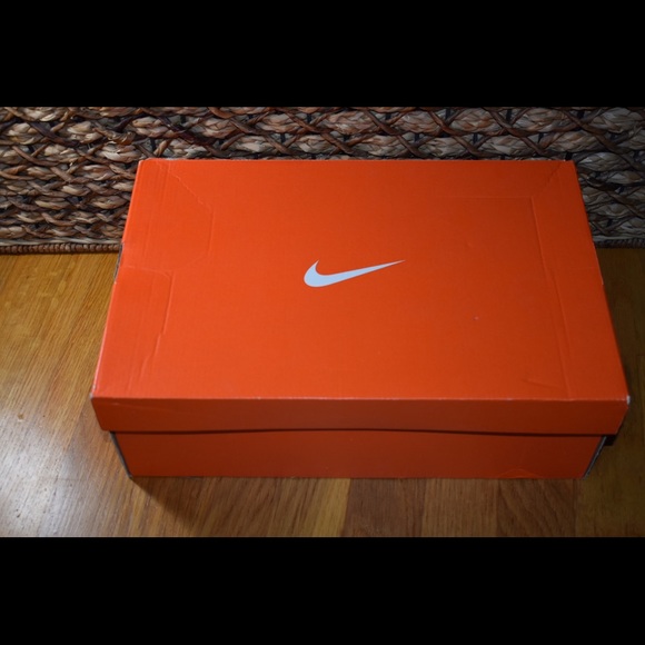 Athletic_Shoes