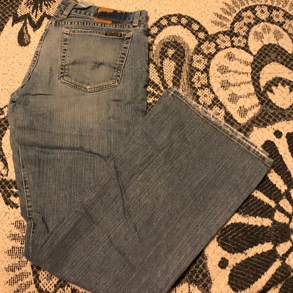 Women's Jeans.