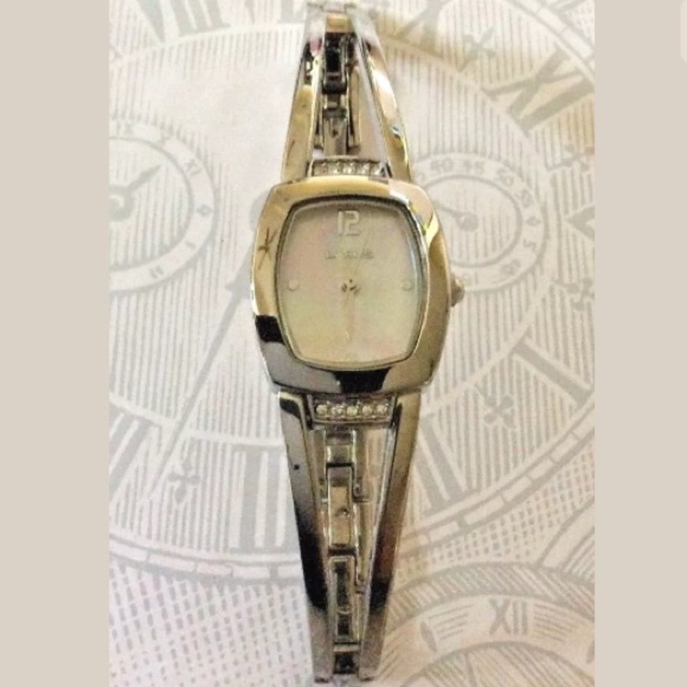 LORUS by SEIKO SILVER Pearl Dial Crystal Detailed