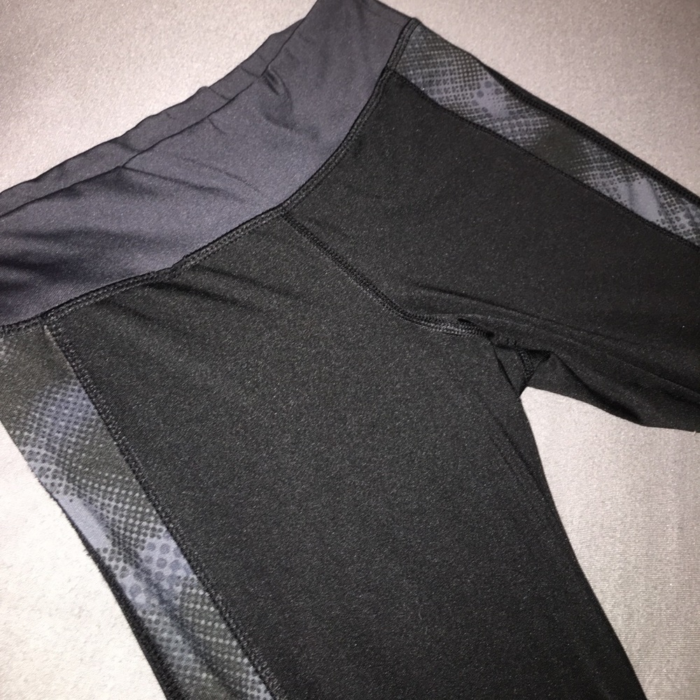 Black capri leggings with grey trim