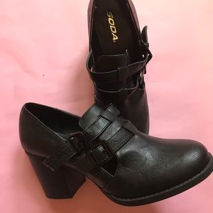 Black soda booties size 10