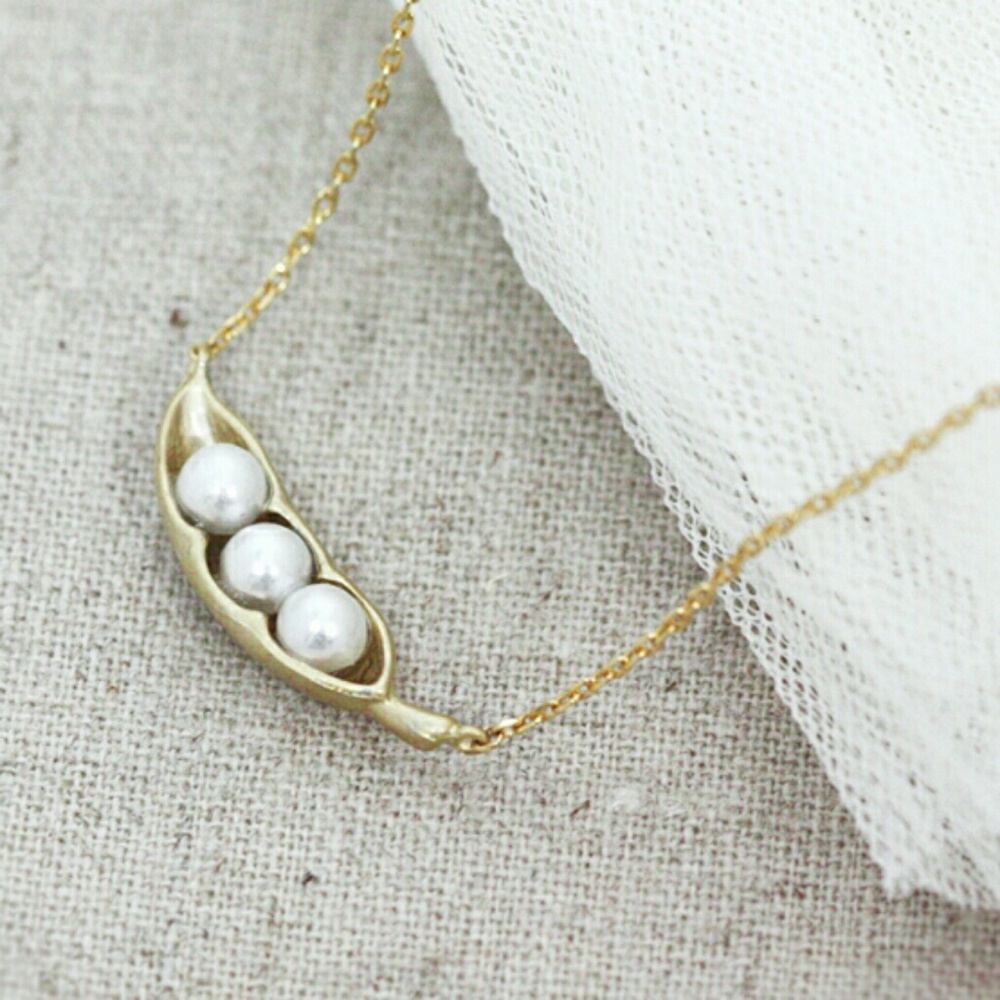 • HP {Boutique} Sweet Peas Pod Necklace - Picture 2 of 6