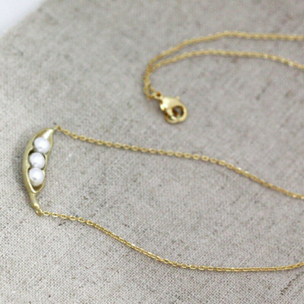 • HP {Boutique} Sweet Peas Pod Necklace - Picture 3 of 6