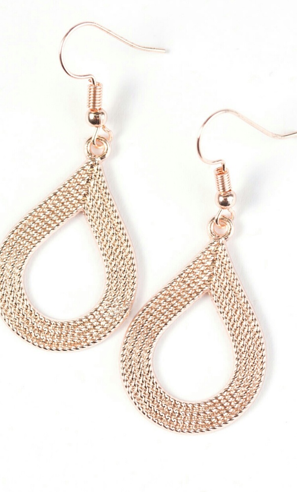 STUNNING gold hoop earrings!!!