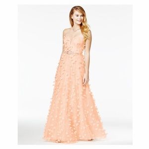 🌷 Macy's Exclusive Strapless Floral Appliqué Gown