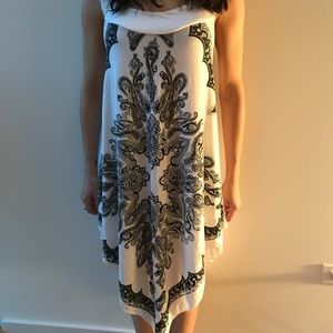 White beach cover up w/ black print & lace detail